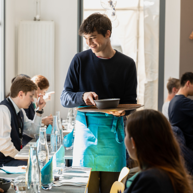 étudiant de l'Institut Lyfe en mise en situation professionnelle